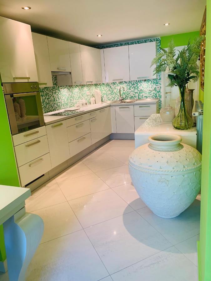 Luxury Pool Central Makarska Apartment By Maryn Bagian luar foto
